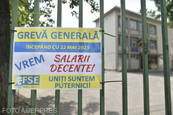 Kormányszóvivő: teljesítette a kormány a pedagógusok kérését – A tanügyi szakszervezetek ezt másképp gondolják