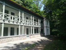 Konferenciaközponttá alakították a révi menedékházat, mellékhelyiségre már nem tellett