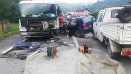 Tömegbalesethez riasztották a katasztrófavédelmet, három jármű ütközött