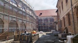 Kézdivásárhelyi kaszárnya: nagy tempóban dolgoznak a belső terekben