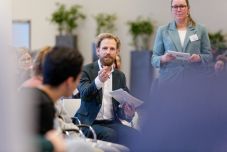 Lemondott a holland oktatási miniszter, akit fizikai és verbális zaklatással vádolnak beosztottjai