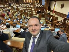 Belharcok miatt kilépett a pártból az USR egyik szenátora