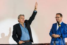 Elárverezték Alain Delon műkincsgyűjteményét