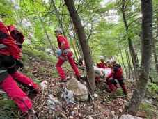 Elhunyt turista holttestét hozták le 1400 méteres magasságból a hegyimentők