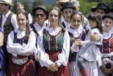 Pénteken a székely népviseletet, szombaton pedig az Ezer Székely Leány Napját ünneplik Csíkszeredában