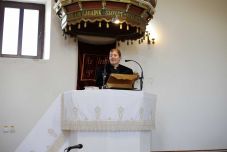 Beiktatták Selymesilosva református lelkésznőjét, Nemes Szabó Renátát