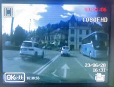 A filmekben látni olyan szabálytalanságot, amilyet ez a sofőr követett el Kolozsváron