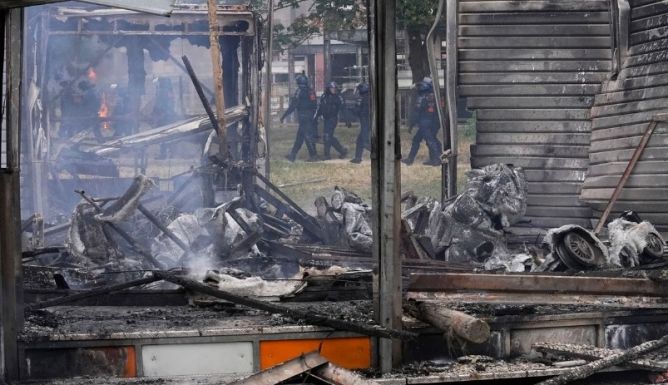 Zavargások törtek ki Brüsszelben a Franciaországban lelőtt tinédzser halála miatt