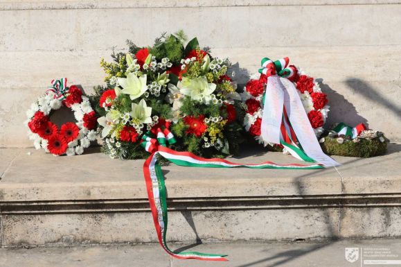 Bűnvádi eljárást indítottak Székelyudvarhelyen a nemzeti jelképeket letépő galaciak ellen