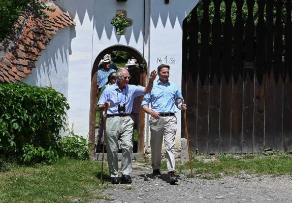 Pálinkával búcsúztatták az Erdélyből hazainduló III. Károlyt