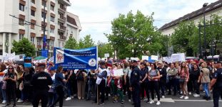 FRISSÍTVE – 134 ezer tanár továbbra is sztrájkol, tüntetést szerveznek a fővárosban