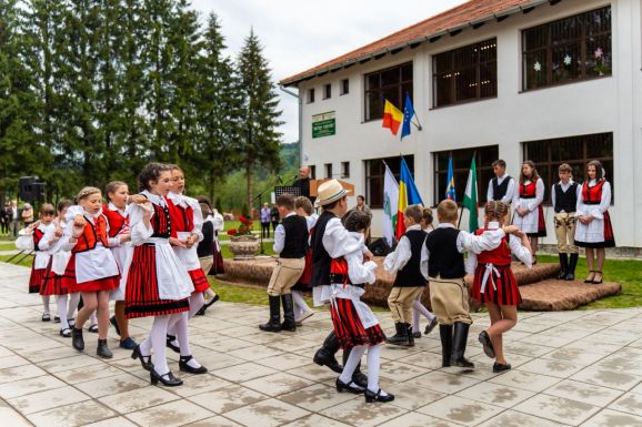 Új iskola épült Kommandón a leégett régi helyett