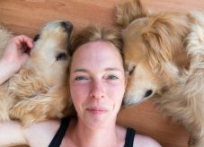 A „csíkiak kutyás nénije” és terapeutakutyája: Mariann és Mogyoró pszichiátrián és kórházban gyógyít, orvosságuk a szeretet