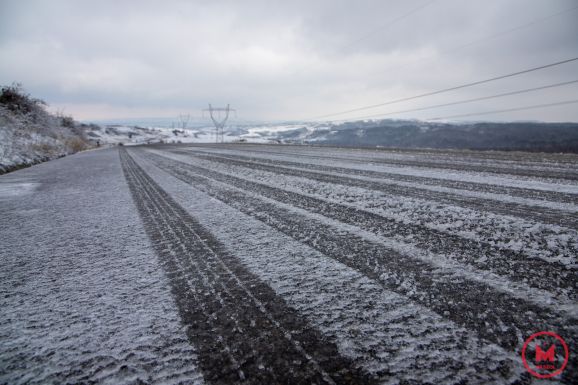 Máramarosban nehézkes a közlekedés a télies útviszonyok miatt