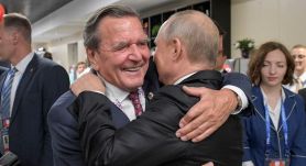 Megtarthatja párttagságát Gerhard Schröder volt német kancellár