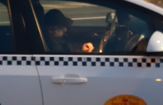 FRISSÍTVE – Elutasított egy nőt a kolozsvári taxis, mert a kliens magyarul beszélt