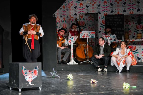 Petőfi-emlékhelyeken is bemutatja A helység kalapácsát a szatmárnémeti Harag György Társulat