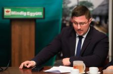 A városháza bejárati kameráin keresztül figyelte meg az alpolgármestert a margittai elöljáró