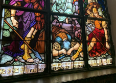 Helyreállították a Szent Mihály-templom festett ablaküvegét, de azt nem tudni, ki volt a betörő