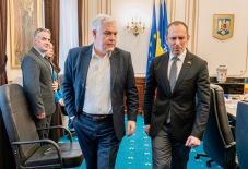 Védelmi miniszter: Románia továbbra is segíti a török népet, amikor csak szükség lesz erre