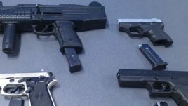 Több mint 3000 lőfegyvert és 500 kg robbanószert foglalt le a rendőrség tavaly