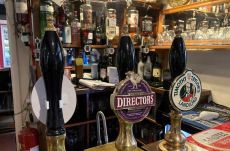 Hajnalig nyitva tarthatnak a pubok III. Károly király koronázási hétvégéjén