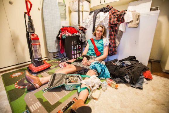 Tényleg boldog a nőnap? Anya dolgozik, főz, mos, takarít, gyermeket nevel, házit ír, és közben bűntudatot érez