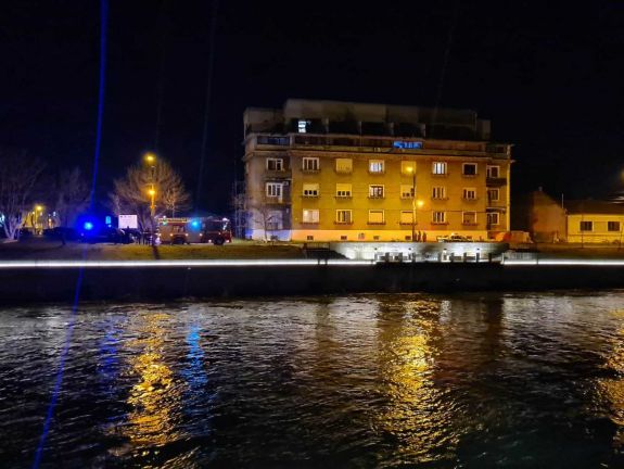 A folyóba esett egy nő Nagyváradon, járókelő húzta ki