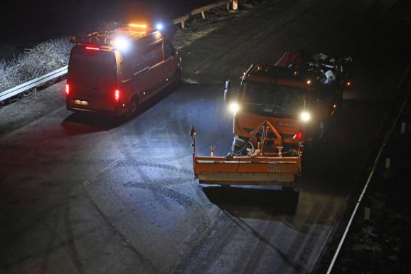 Meghalt egy 44 éves férfi az M1-es autópályán történt tömegszerencsétlenségben