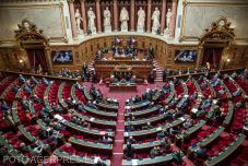 A francia szenátus elfogadta a vitatott nyugdíjreformot