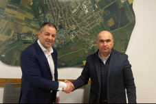 Tárt karokkal fogadták a PNL-ben a munkatársait rendszeresen megfigyelő margittai polgármestert 