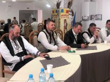 Az úzvölgyi betonkeresztekhez kötöznék magukat, hogy megakadályozzák a bontást