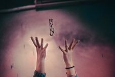 Havi 200 lejes ösztöndíjat kaphatnak a szemüveges diákok