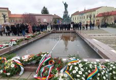 Megemlékezés Aradon: a márciusi ifjak tenni akarása legyen példa a ma emberének