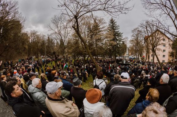 Nagy tömeg vett részt Marosvásárhelyen a 48-as megemlékezésen