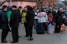 Még mindig több ezer ukrán állampolgár menekül Románia felé