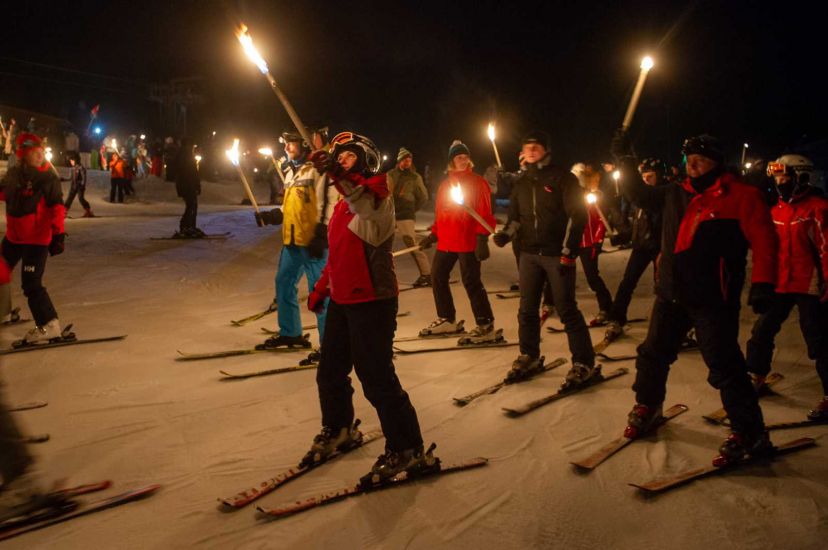 Fáklyás sízéssel tisztelegtek a márciusi ifjak emléke előtt