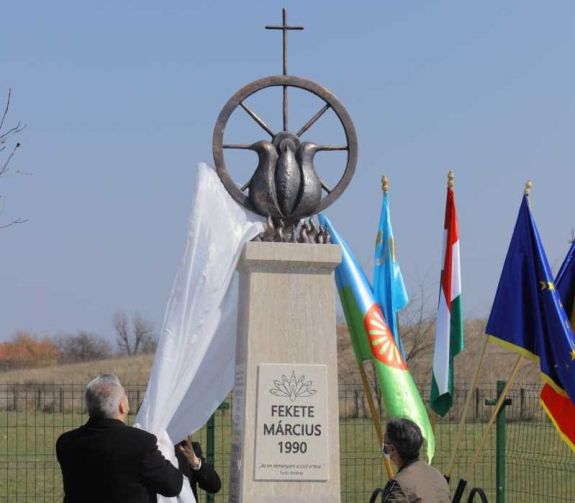 A fekete márciusra emlékeznek Marosvásárhelyen és Brüsszelben