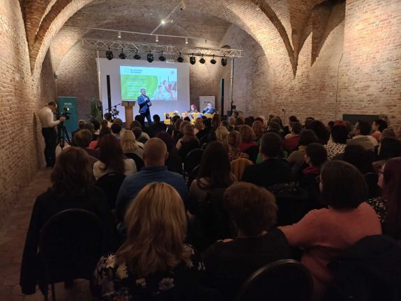 Nagyváradi pedagógusfórumon ismertette az új tanügyi törvény tervezetét Szabó Ödön parlamenti képviselő