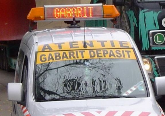 Túlméretes szállítmány lassítja a forgalmat Szeben és Bihar megyében