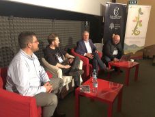 Házhoz megy a zenede: erdélyi gyerekekkel szerettetik meg az élőzenét