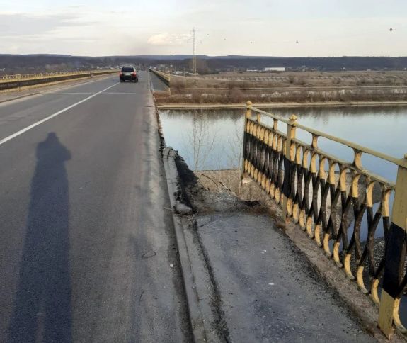 Beomlott egy híd az Olt folyón, lezárják a teljes forgalmat