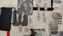 Gimnáziumokban kereskedő drogdílerekre csapott le a DIICOT