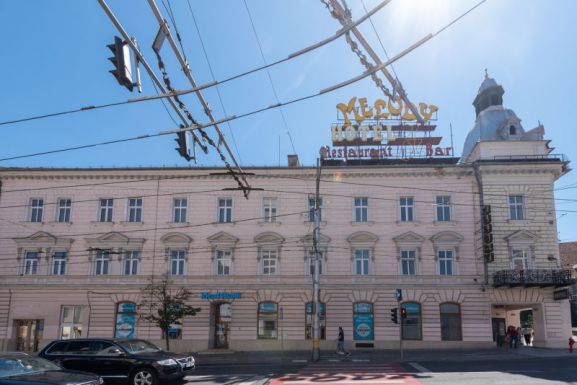 Elkezdte főtéri épületének a felújítását a Sapientia Alapítvány Kolozsváron