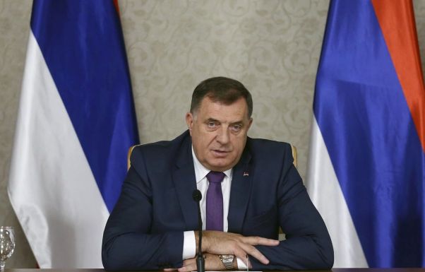 A boszniai szerbek megszakították a kapcsolatot az amerikai és brit diplomatákkal