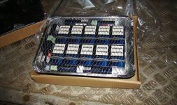 Édességek közé rejtették a csempészcigarettát