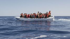 Több mint négyezer migráns érkezett egy nap alatt az olaszországi partokra