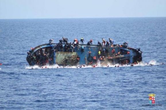 Sokan meghaltak, miután migránsokat szállító csónak süllyedt el Tunézia partjainál