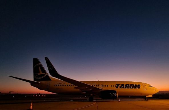Elájult a pilóta, kényszerleszállást hajtott végre a Tarom egyik gépe