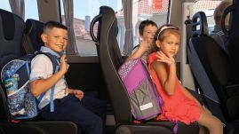 Iskolabuszok a nyelvhatáron – így segítik a szórványvidék magyar gyermekeit!